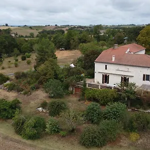 Au Mas De Prunac Bed and breakfast